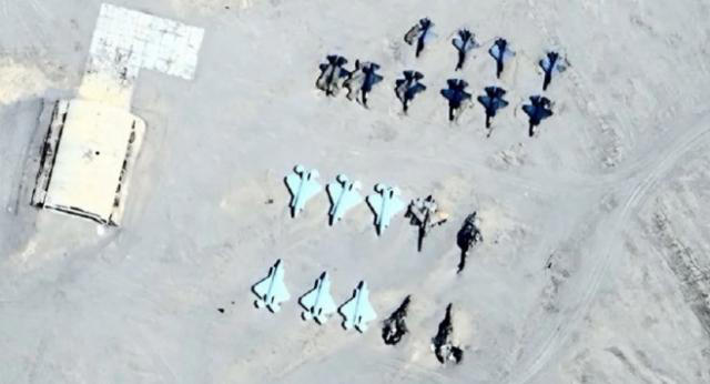 중국 사막 한가운데 떡하니 미국 f-22 전투기가... 