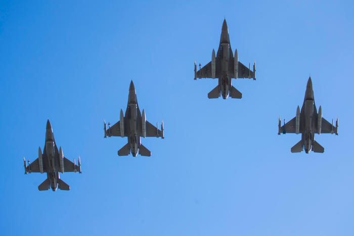 nederland sier ukraina snart vil få f-16-fly
