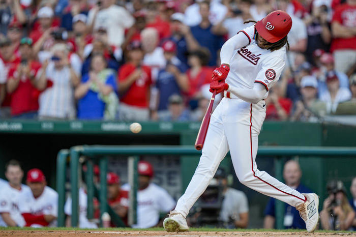 martinez and iglesias homer in 6-run 10th and mets hold off nationals 9-7 to spoil wood's debut