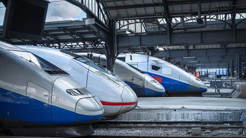 lack of direct trains in europe is pushing people to take flights, campaigners say
