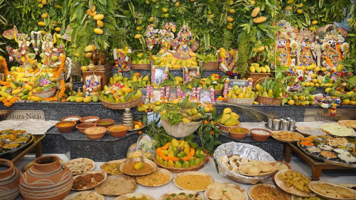 in pics: the beautiful mango festival in iskon, dwarka