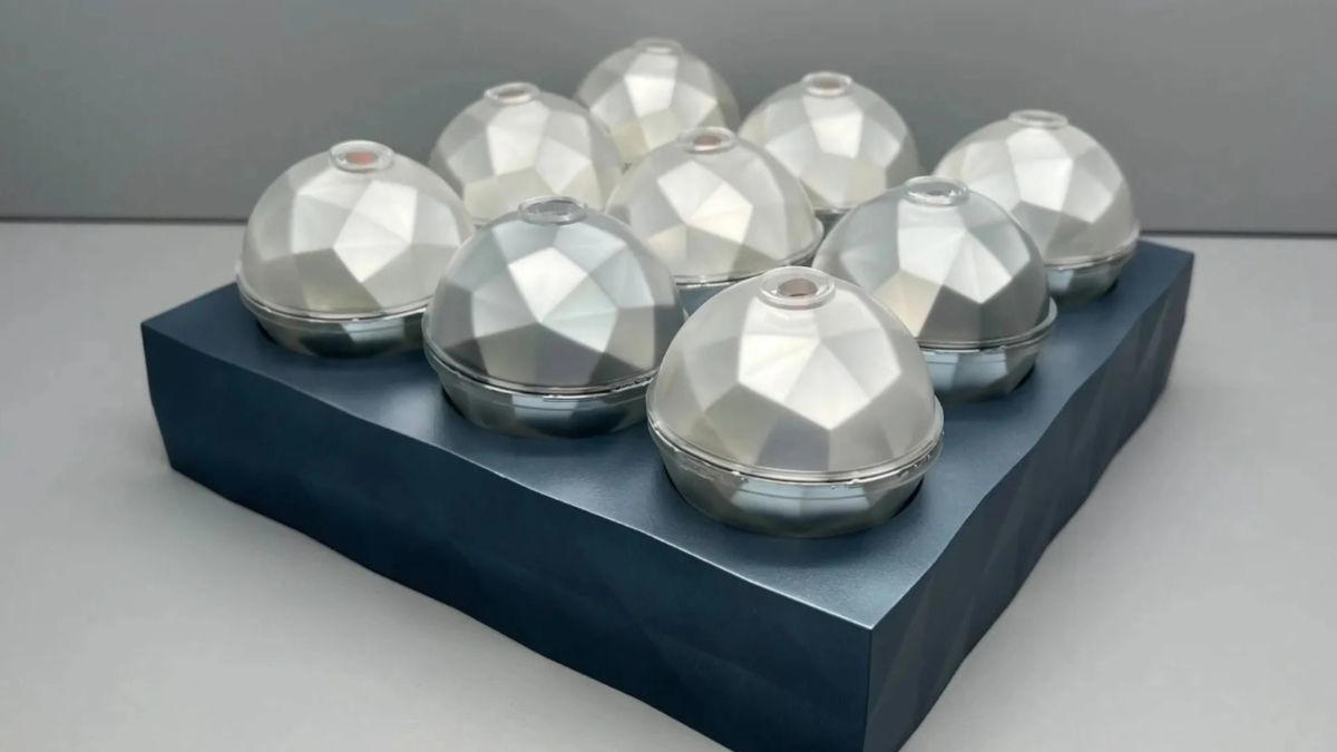las pequeñas esferas que usan luz solar y artificial, superando a los paneles solares y alcanzando 60 veces su capacidad
