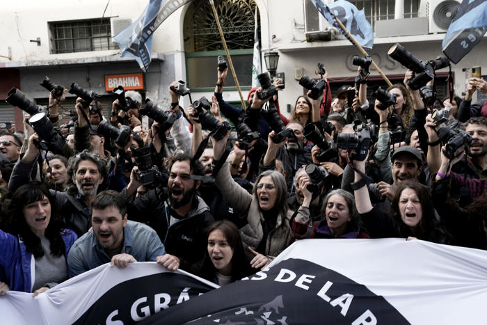 argentina gjør statlig nyhetsbyrå til propagandabyrå