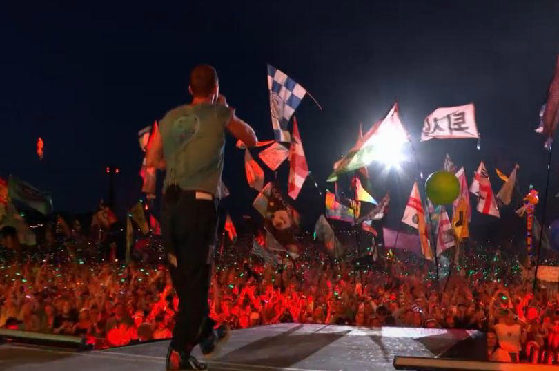 glastonbury fans all have the same complaint over coldplay's headline set