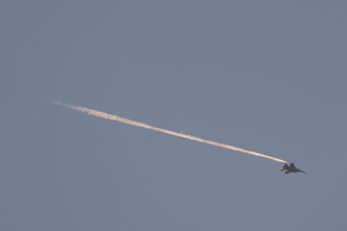 israele, 'idf ha colpito siti di lancio razzi a khan yunis'