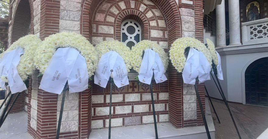 χαλκιδική: σπαραγμός στην κηδεία της 13χρονης που σκοτώθηκε από κεραυνό