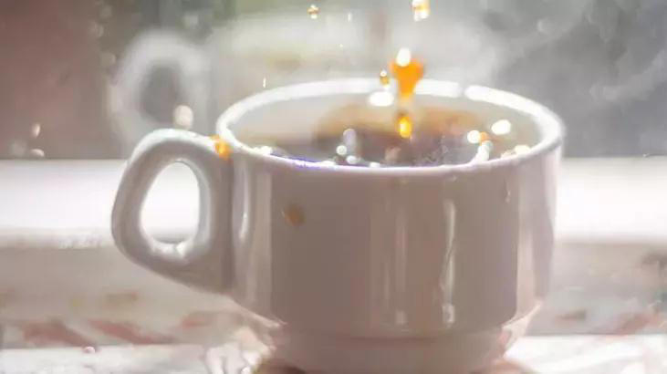 çay, kahve lekelerini çamaşır suyu kullanmış gibi siliyor! dakikalar içinde leke yok eden formül