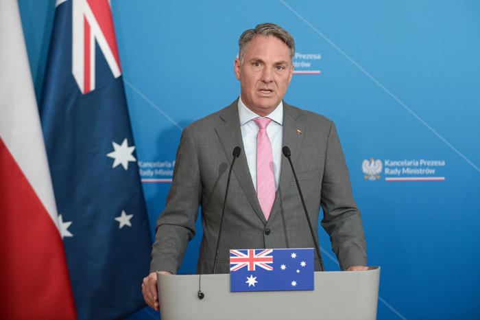 el ministro de defensa australiano irá en lugar de albanese a la cumbre de la otan