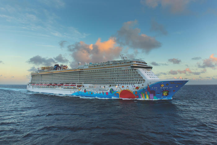 norwegian, carnival and more cruise lines change itineraries due to hurricane beryl
