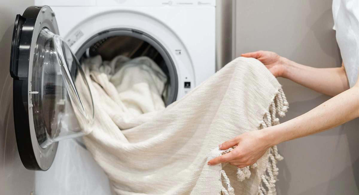 el programa de la lavadora que casi nadie conoce y ayuda a quitar manchas difíciles sin tener que frotar a mano
