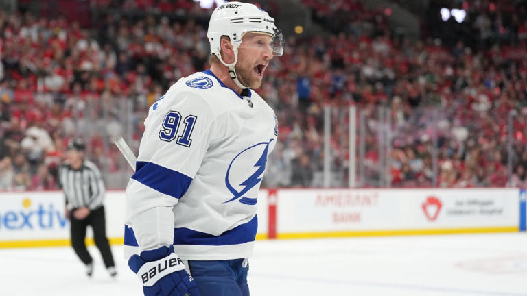 Steven Stamkos speaks out after parting with Lightning, calls situation ...