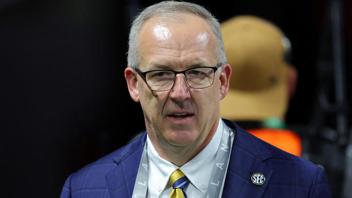 sec commish stiff arms 'horns down' question as texas preps for conference debut