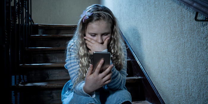 alarmierende mediennutzung - müde smartphone-zombies: diese warnzeichen sollten eltern von schülern aufschrecken lassen