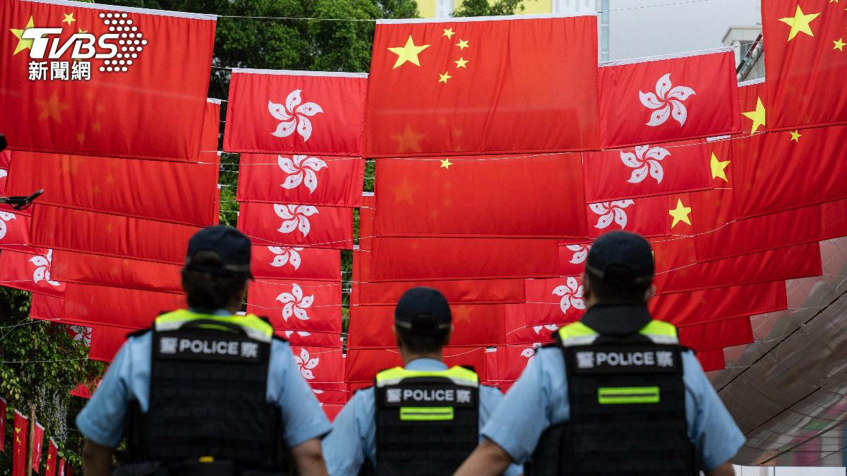 遊香港遭警要求看手機 前記者不從挨罰萬元