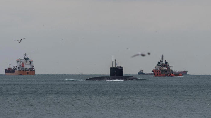 há submarinos de ataque russos a realizar missões junto ao reino unido