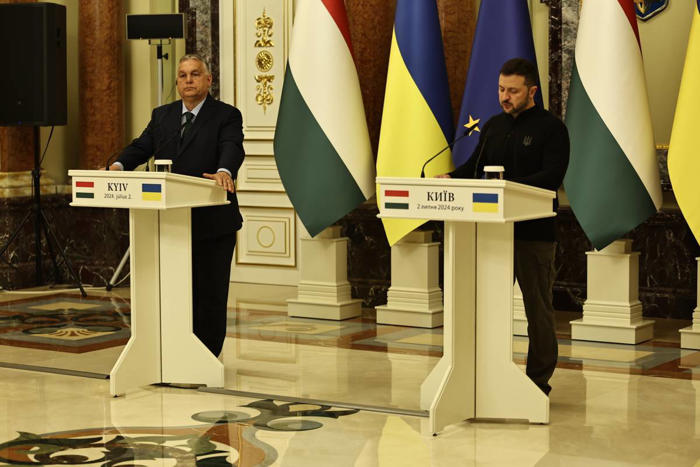 ao lado de zelensky, orbán pede cessar-fogo na ucrânia para negociações de paz