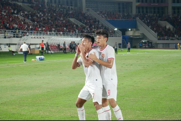 asean cup u-16 2024 - bisikan magis nova arianto buat 10 pemain timnas u-16 indonesia tak gentar lawan australia