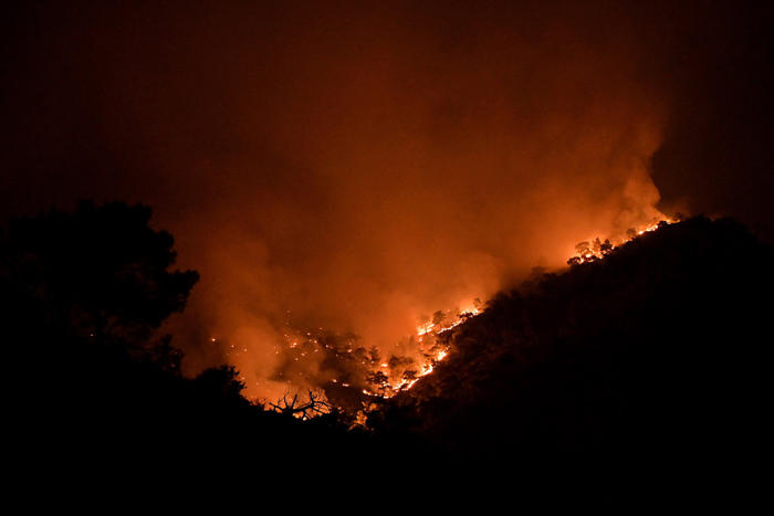 grecia: pompieri alle prese con incendi a kos e chios