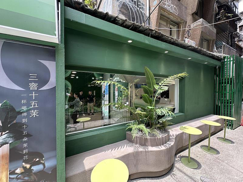「手搖就是我的時尚配件！」 全新潮流茶飲品牌即將強勢開幕 台灣手搖茶飲新地標 將年輕時尚重新帶回台北東區