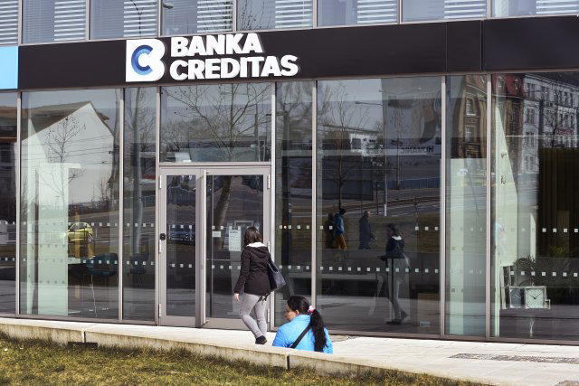 banka creditas ovládla spořitelní družstvo ney