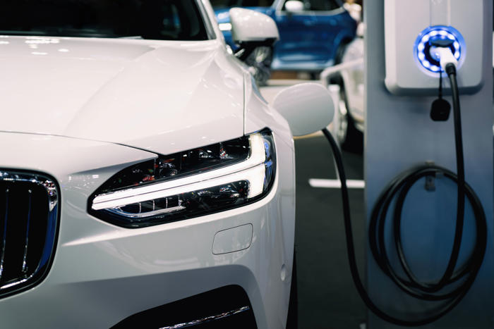 in less than 5 minutes, you can now charge your electric car’s battery!