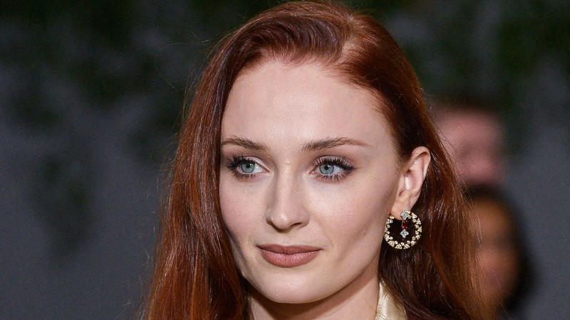 game of thrones actress sophie turner in romantic picnic with boyfriend peregrine pearson