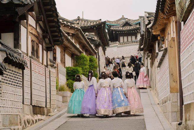 遊客比居民多1000倍！首爾知名觀光區實施「觀光宵禁」