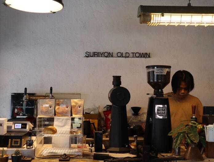 suriyon old town ร้านกาแฟในตึกเก่า ริมถนนสามเสน ที่เสิร์ฟกาแฟดีๆ ผ่านบทสนทนา