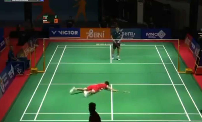 17-year-old chinese badminton player dies of cardiac arrest after collapsing on court