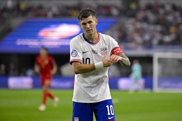 watch: christian pulisic snubbed by referee after usmnt exit