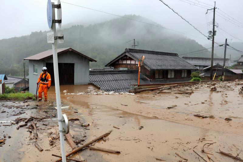 滋賀県米原市の土砂崩れ、民宿2カ所を2次避難所に 十数人が移る