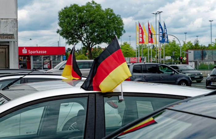 man sieht kaum deutschland-flaggen zur em: dieser verdacht kommt auf