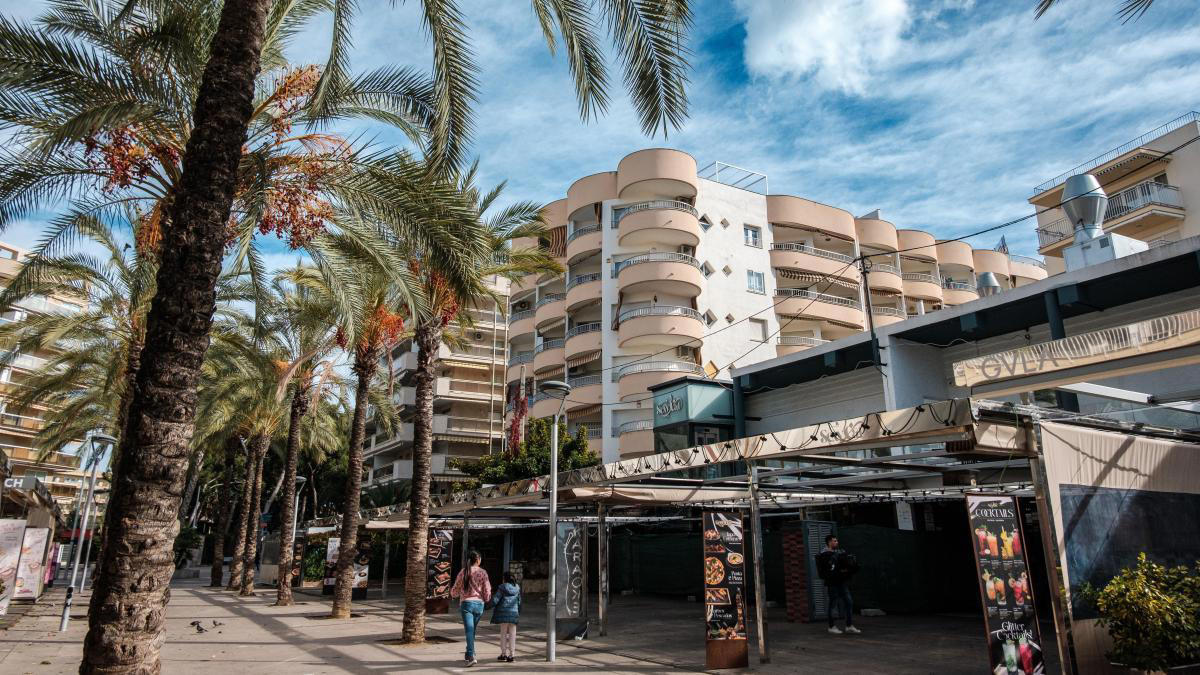 la demanda de apartamentos turísticos crece más en catalunya, andalucía y baleares