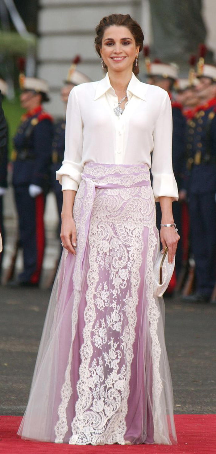 mariló montero copia el look de que rania de jordania llevó en el 2004 para la boda de la reina letizia