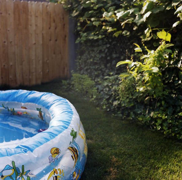 zoontje delano verdrinkt in zwembadje in eigen tuin, moeder is ontroostbaar