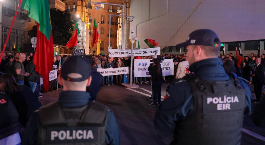 polícias respondem a montenegro: 