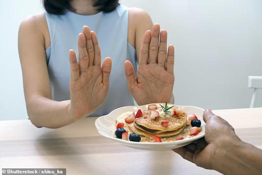 Eating plenty of vegetables, whole grains and lean meats in middle age was found to help keep chronic illnesses and cognitive decline at bay decades later