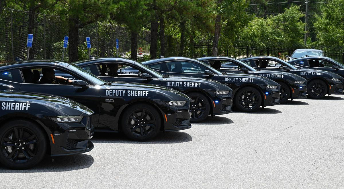 a south carolina sheriff just bought his department a fleet of 2024 ford mustang gts