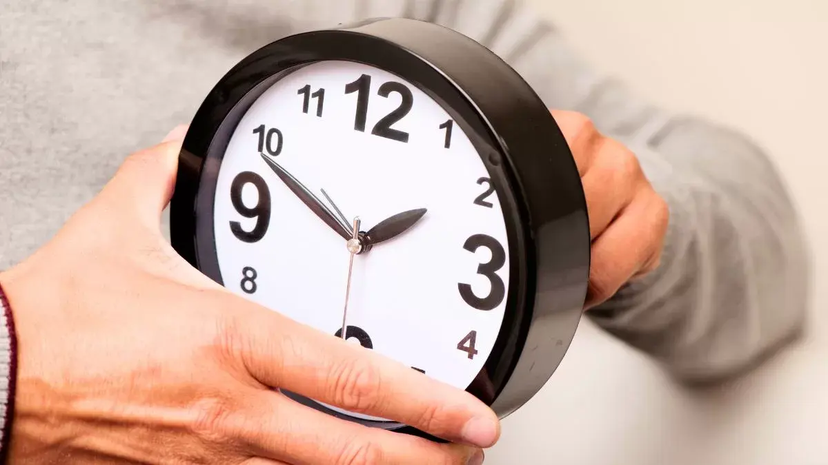 cambio de hora en chile: ¿cuándo y de qué forma se deben ajustar los relojes?