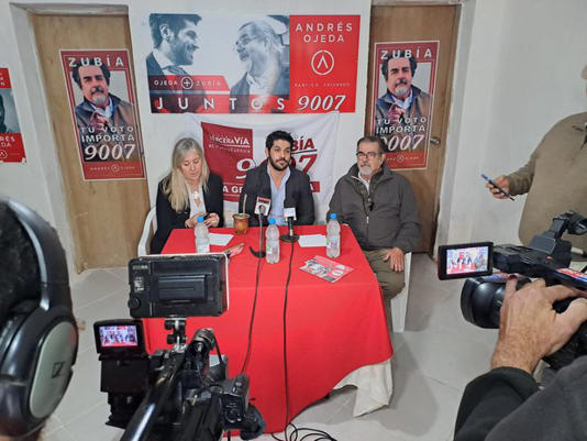 Gustavo Zubía junto a Andrés Ojeda en una actividad de campaña. Foto: Facebook Tercera Vía.