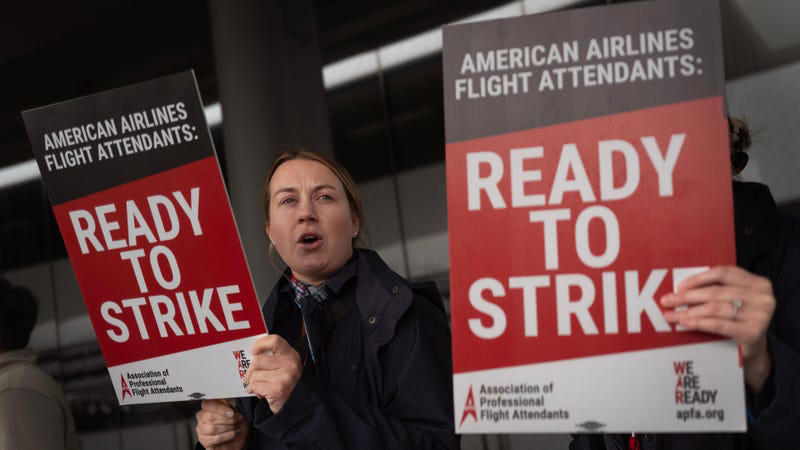 american airlines flight attendants didn't reach a contract deal in last-minute talks before a strike