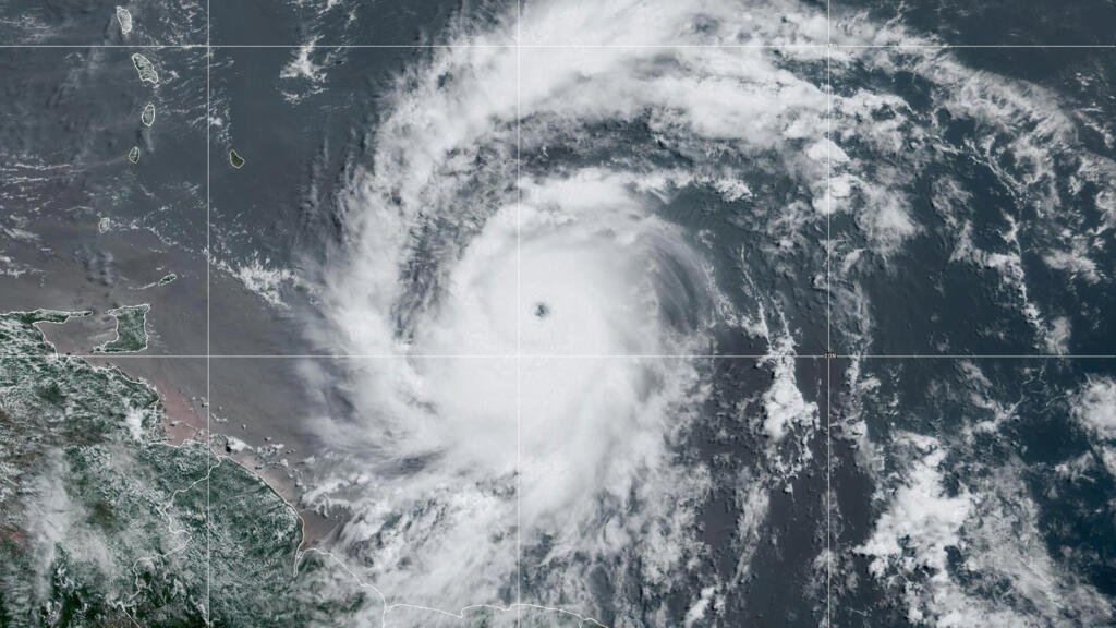 furacão beryl chega a 270 km/h e mata ao menos uma pessoa nas ilhas do caribe; jamaica está em alerta
