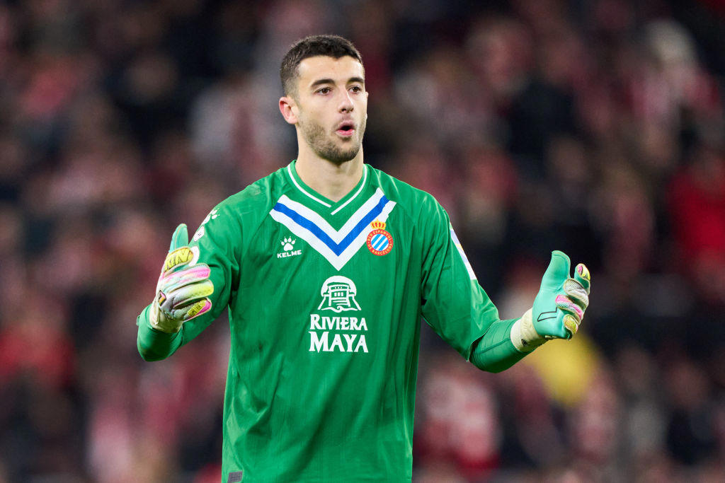 arsenal eye move for new goalkeeper with £21,000,000 release clause