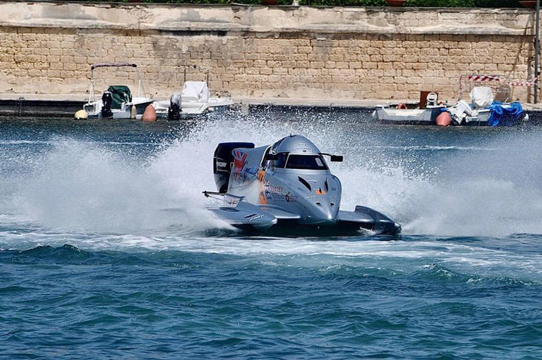 Matthew Palfreyman, from Aughton, kicked off the UIM F2 World Championship with a victory in Brindisi.