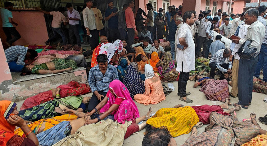 índia. mais de uma centena de mortos em debandada durante evento religioso