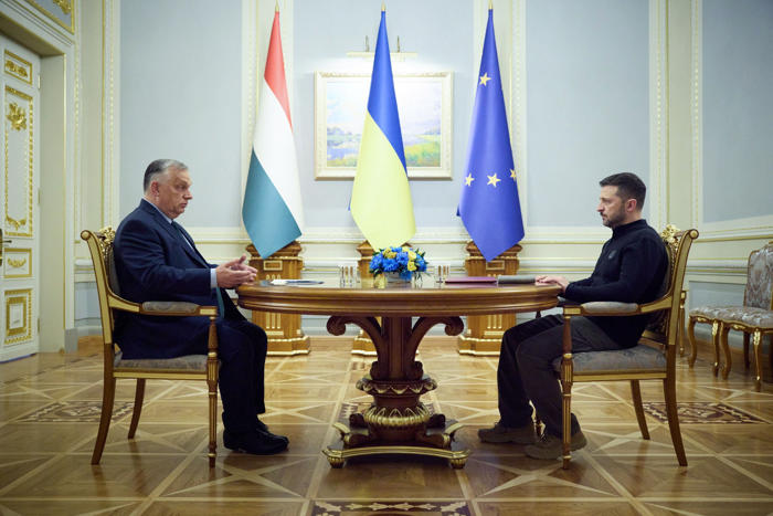 en ukraine, viktor orbán réclame un cessez-le-feu et volodymyr zelensky des armes