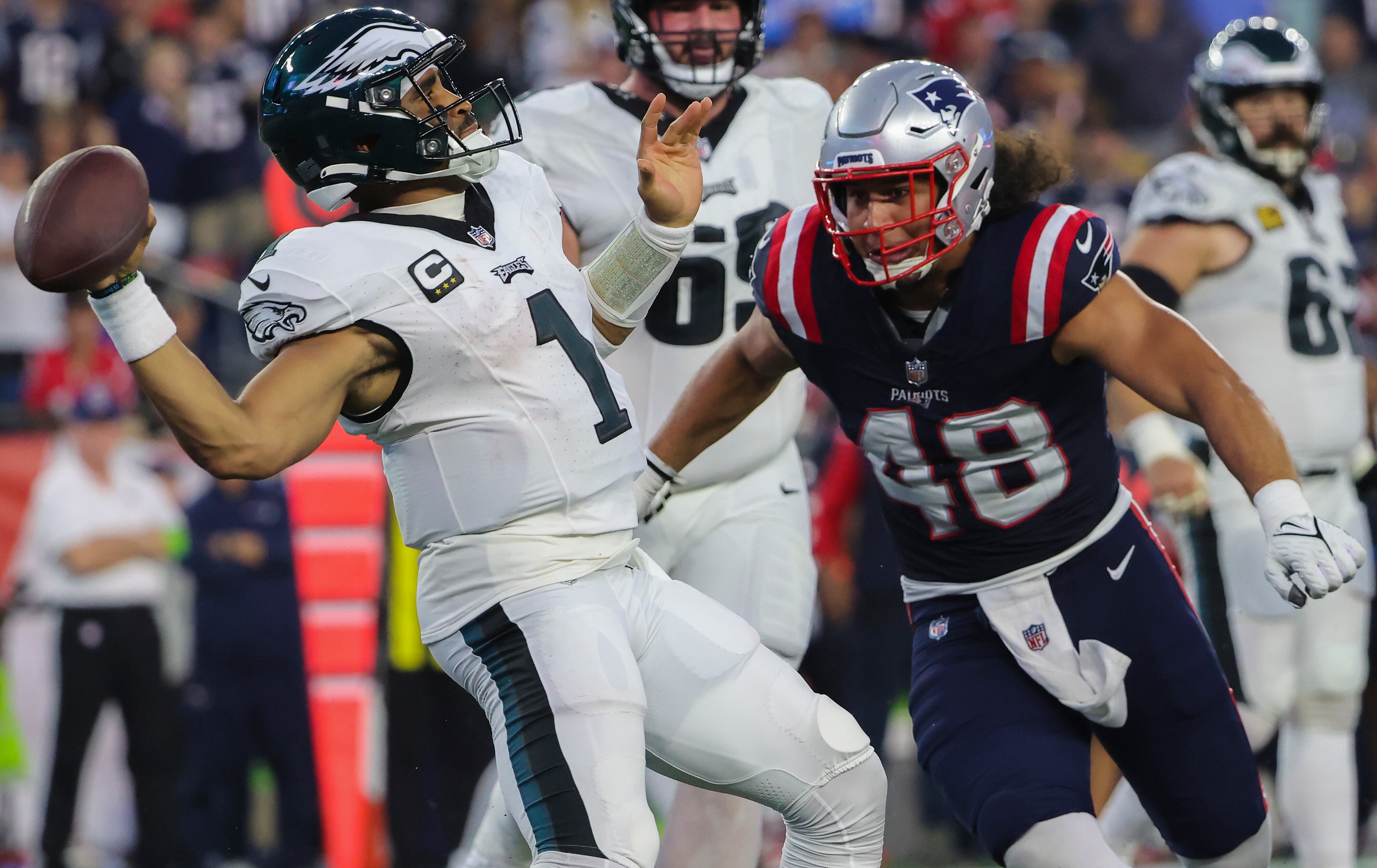 Patriots Sign Linebacker Jahlani Tavai To Three-year, $15 Million ...