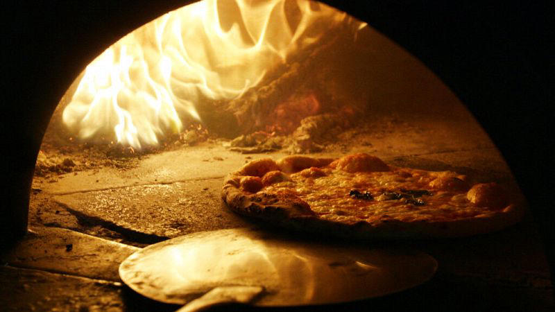 ναπολιτάνικη πίτσα: αυτή είναι η διαχρονική ιταλική κλασική συνταγή