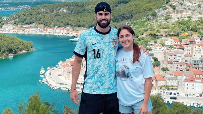foto: craque da croácia passa férias com camisola de portugal