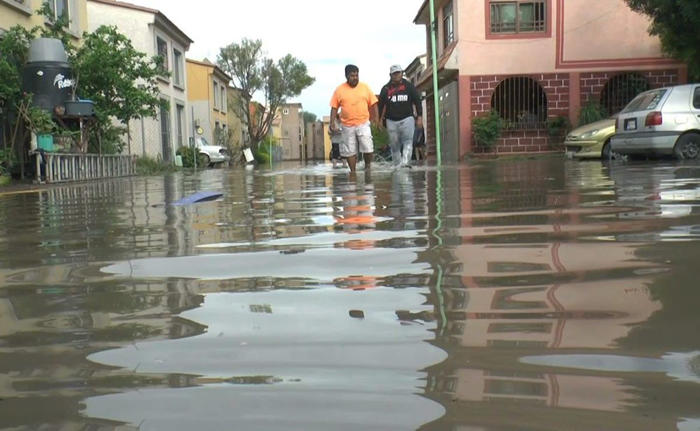 edomex: unidad habitacional en chicoloapan amanece bajo el agua; hay más de 500 casas inundadas